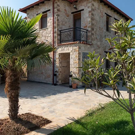 Naga Villa, Afytos