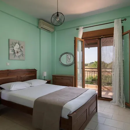 Naga Villa, * Áfitos